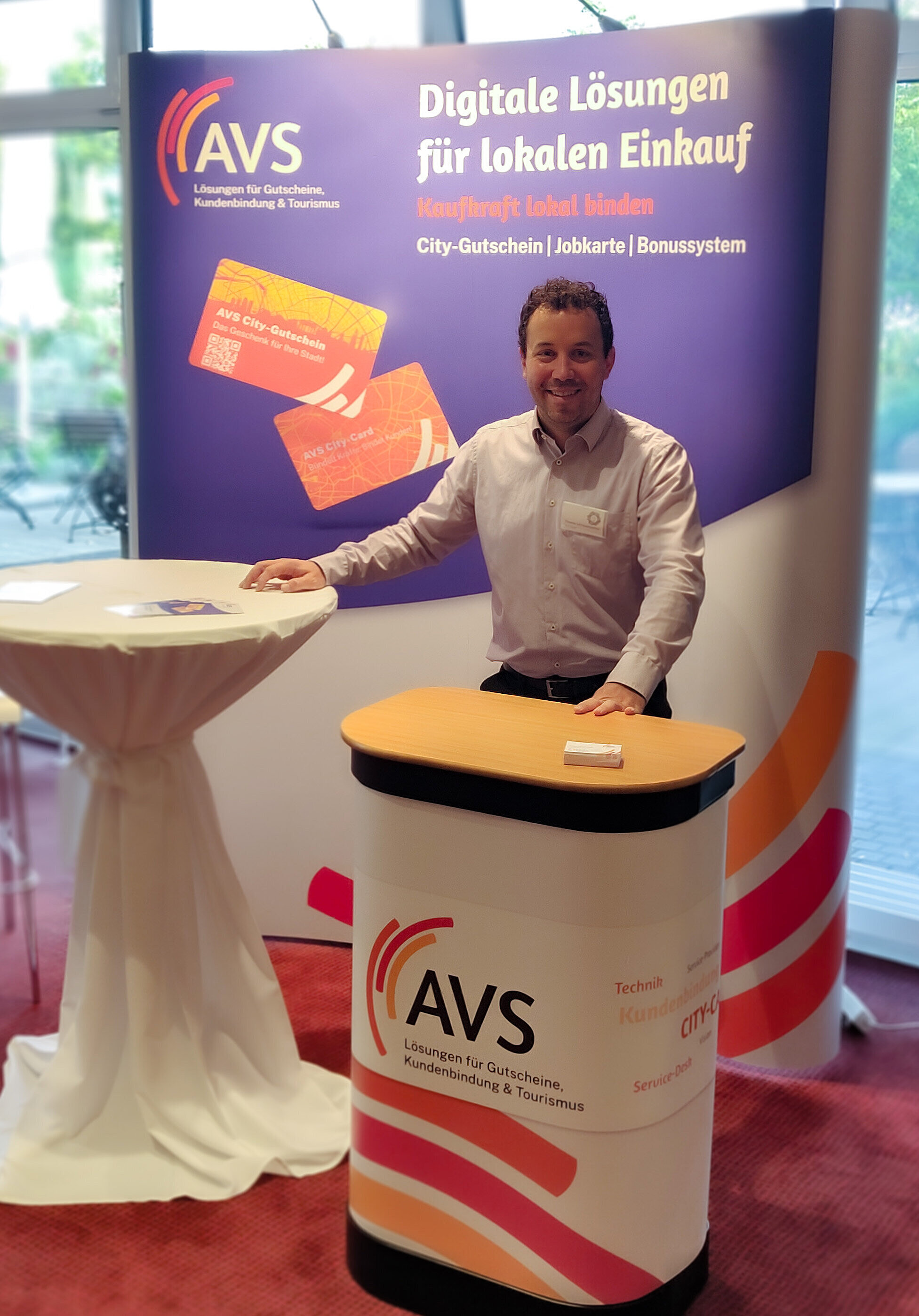 Thomas Leitmannstetter am Messestand der Stadtmarketingbörse AVS Ansprechpartner auf einer Stadtmarketing-Veranstaltung in Geldern