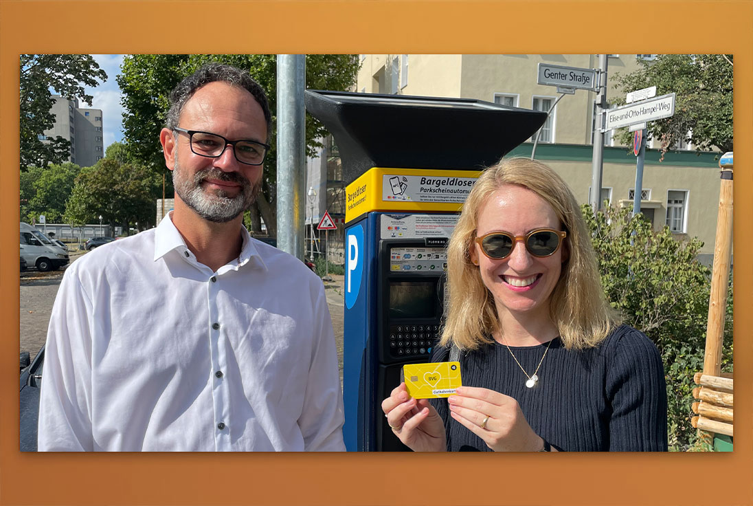 Stadträtin & Vertreter der BVG bei ein Einführung des neuen Parksystems